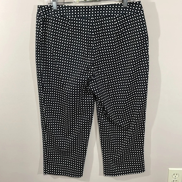NWOT Unlisted Kenneth Cole Black and White Stretch Capri 10 - Picture 5 of 14